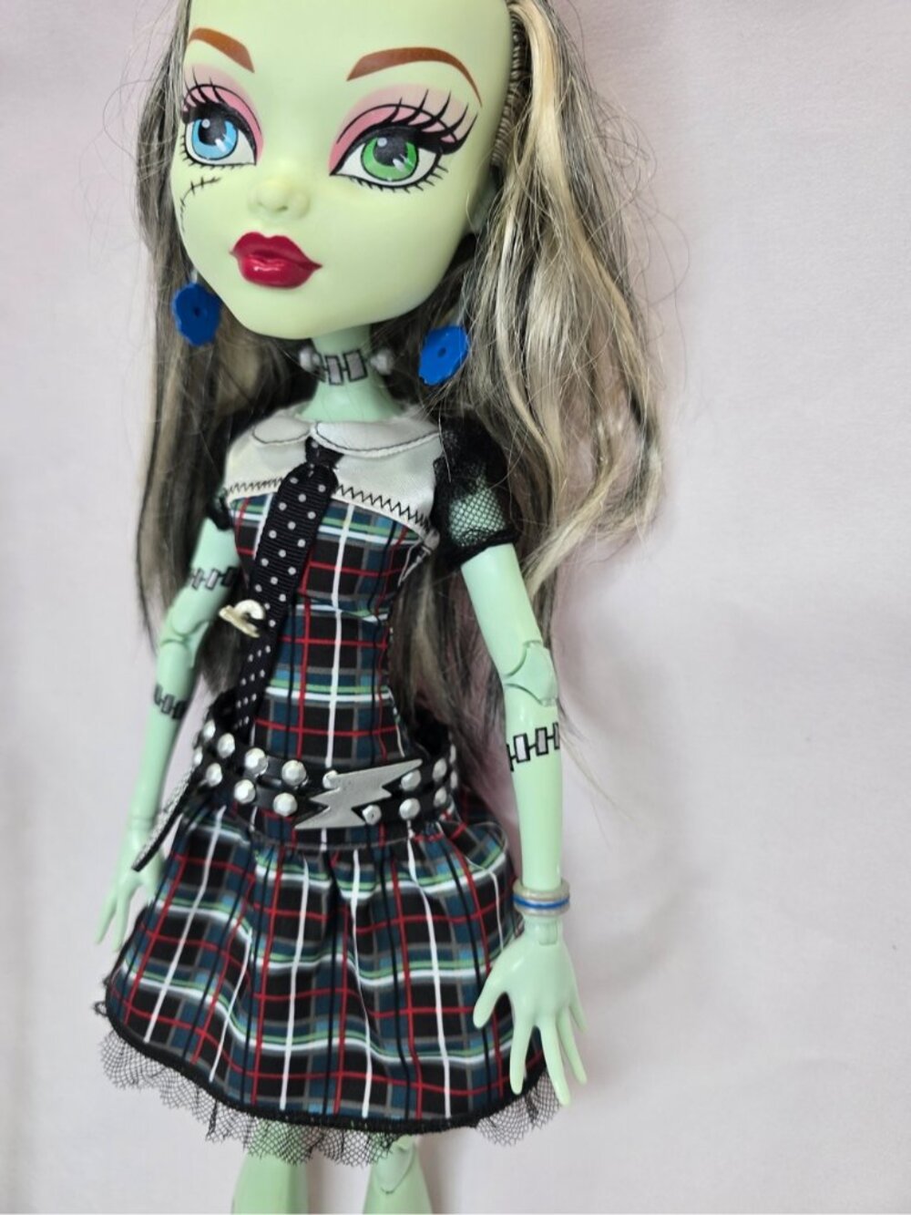 Monster High Frightfully Tall Ghouls 17’’ Frankie Stein Doll with stand - Picture 6 of 16